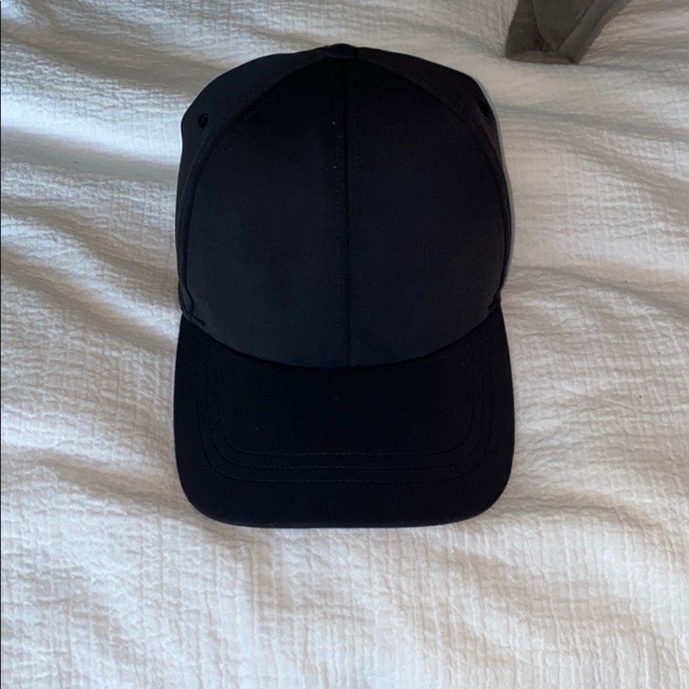 Black LuluLemon lightweight hat